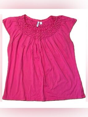 Relativity pink smocked shirt with cap sleeves. Women’s size Large